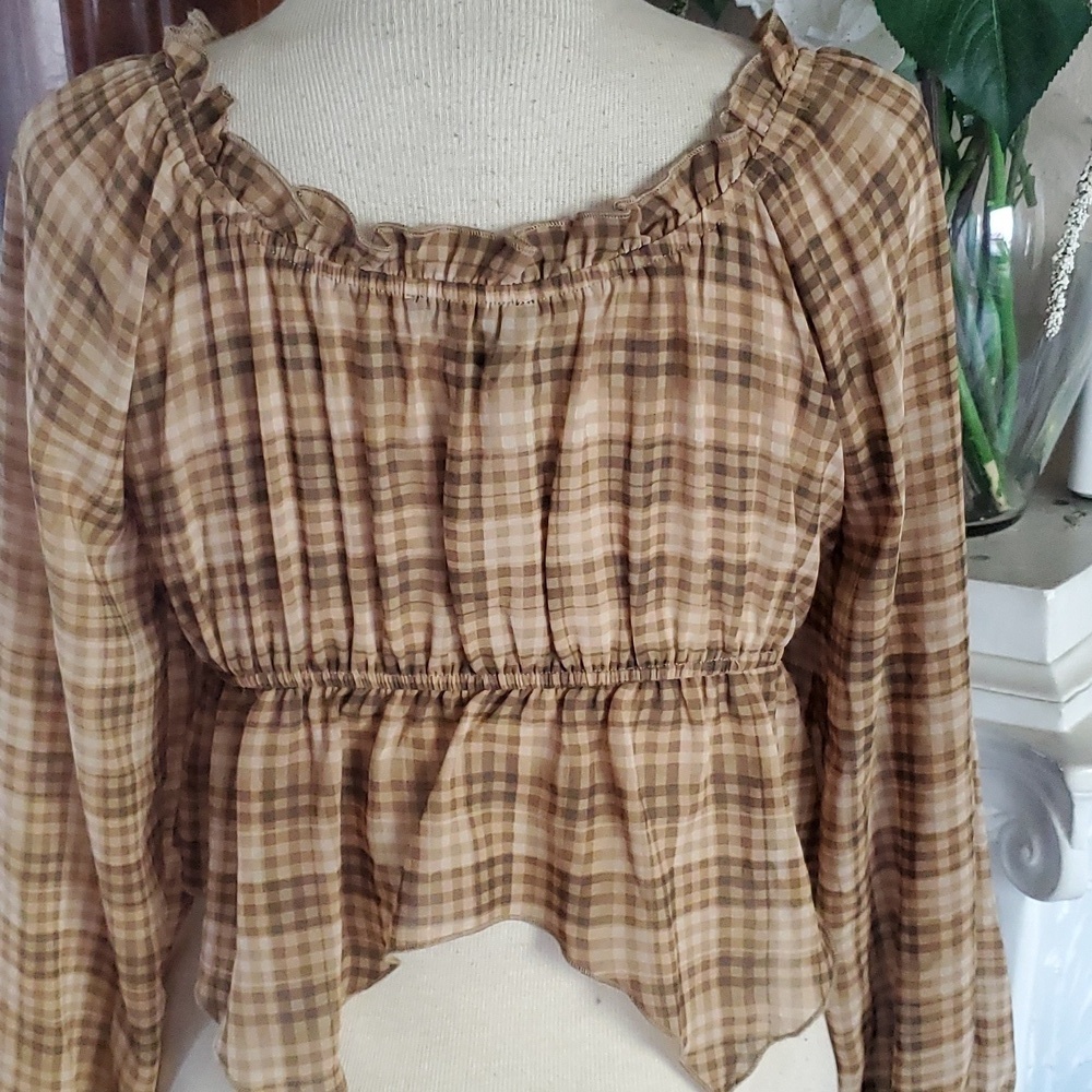 Charming plaid crop top CUTE! - Picture 10 of 10